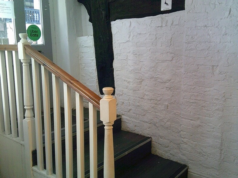 22 Watergate St, Chester to rent - Building Photo - Image 3 of 4