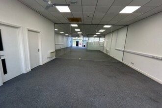 Exeter Airport Industrial Estate, Clyst Honiton to rent Interior Photo- Image 1 of 3
