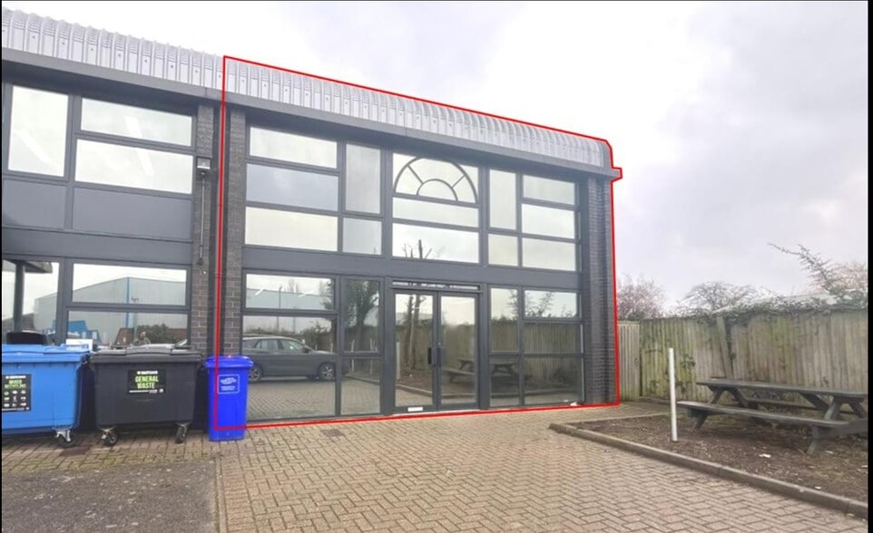 6-12 White House Rd, Ipswich to rent - Primary Photo - Image 1 of 1