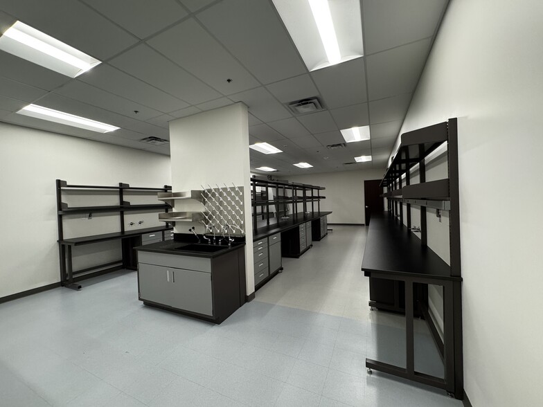 145 S 79th St, Chandler, AZ to rent - Building Photo - Image 3 of 9