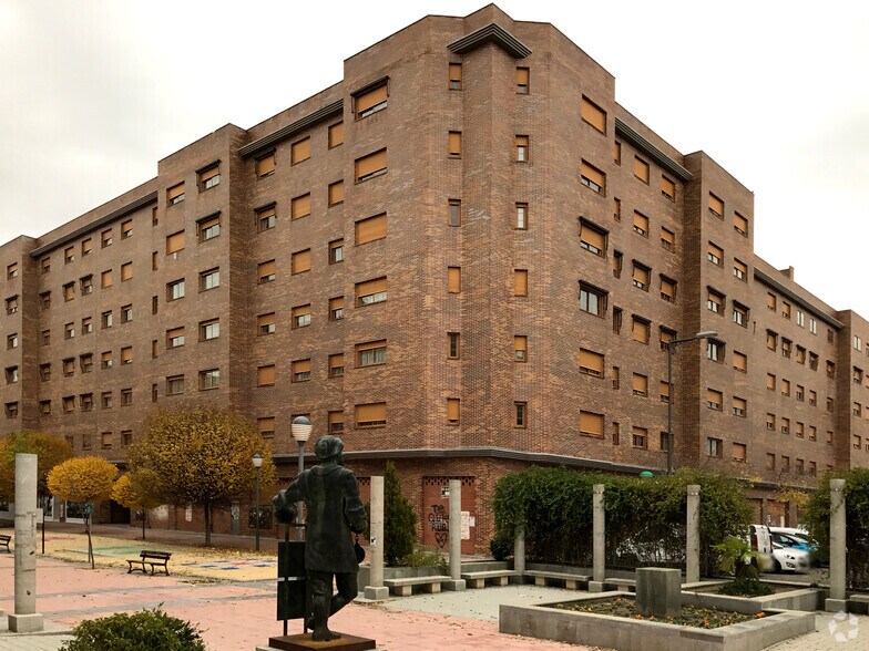Calle Océano Atlántico, 7, Coslada, Madrid to rent - Primary Photo - Image 1 of 2