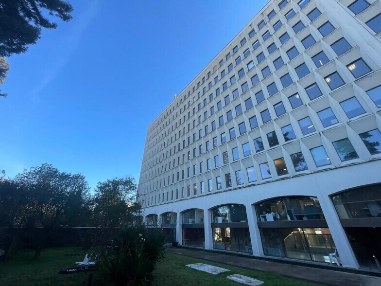 Office in Bordeaux to rent - Building Photo - Image 2 of 14