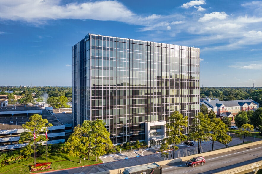 2800 N Loop Fwy W, Houston, TX to rent - Building Photo - Image 2 of 9