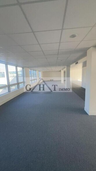 Office in Saint-Ouen-sur-Seine to rent - Interior Photo - Image 2 of 8