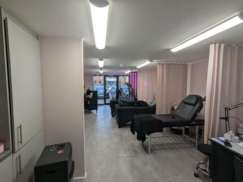 12 Ladymead, Guildford to rent - Building Photo - Image 2 of 3