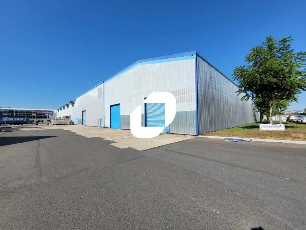 Light Industrial in Corbeil-Essonnes to rent Building Photo- Image 1 of 11