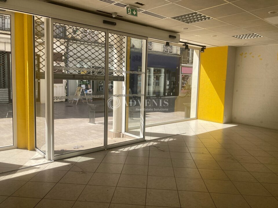 Industrial in Vendôme to rent Interior Photo- Image 1 of 6