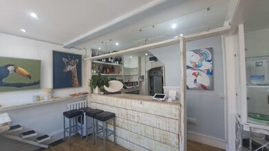 13-14 Market Pl, Stoke Hammond to rent Interior Photo- Image 1 of 5