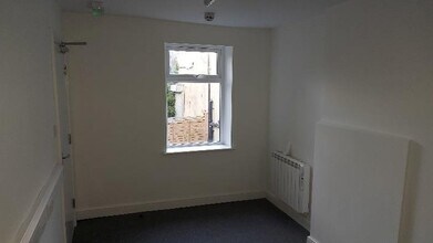 18 High St W, Glossop to rent Interior Photo- Image 1 of 1