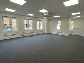 28-30 Chapel St, Marlow to rent Interior Photo- Image 2 of 8