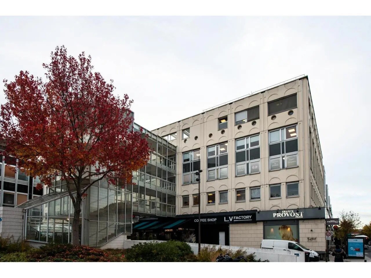 Office in LA VARENNE SAINT HILAIRE for sale Building Photo- Image 1 of 15