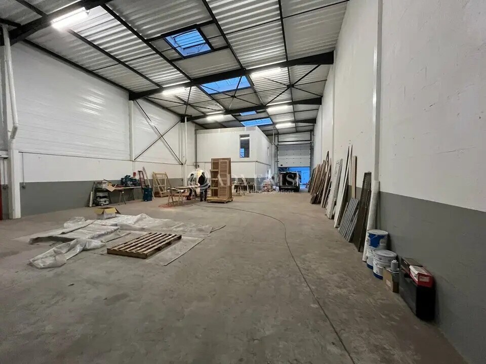 Location Local d'activités 362 m² - Photo 1