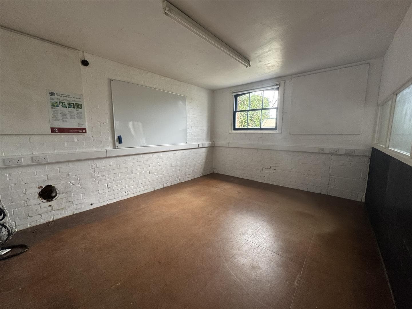 Blandford Rd, Shillingstone to rent Interior Photo- Image 1 of 5