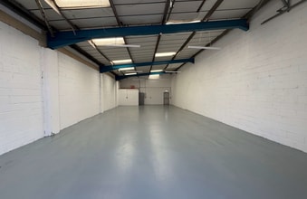 Durban Rd, Bognor Regis to rent Interior Photo- Image 2 of 3