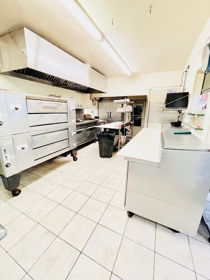 77 Valley Rd, Cos Cob 06807 DELI AND PIZZA