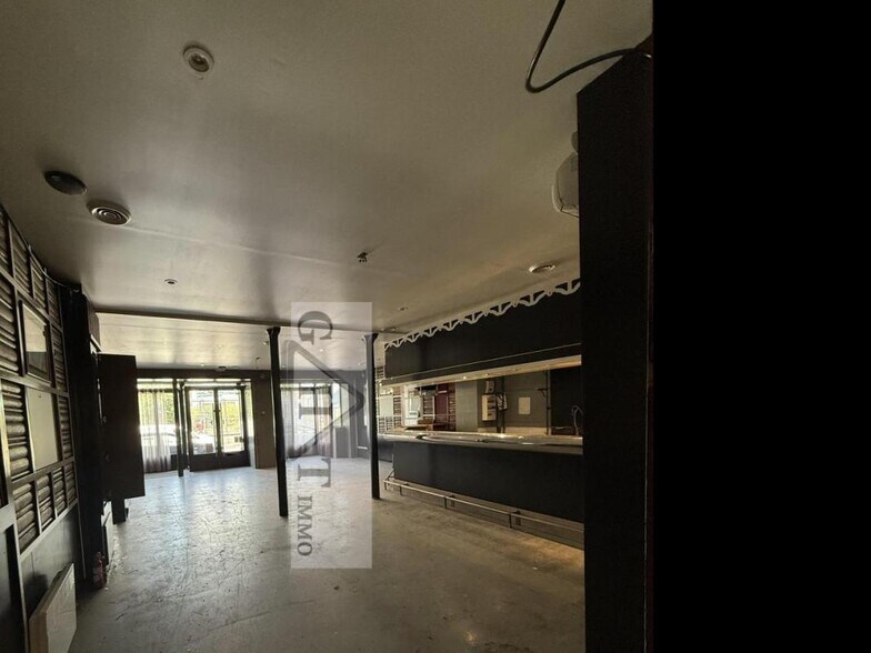 Retail in Saint-Denis for sale - Interior Photo - Image 3 of 7