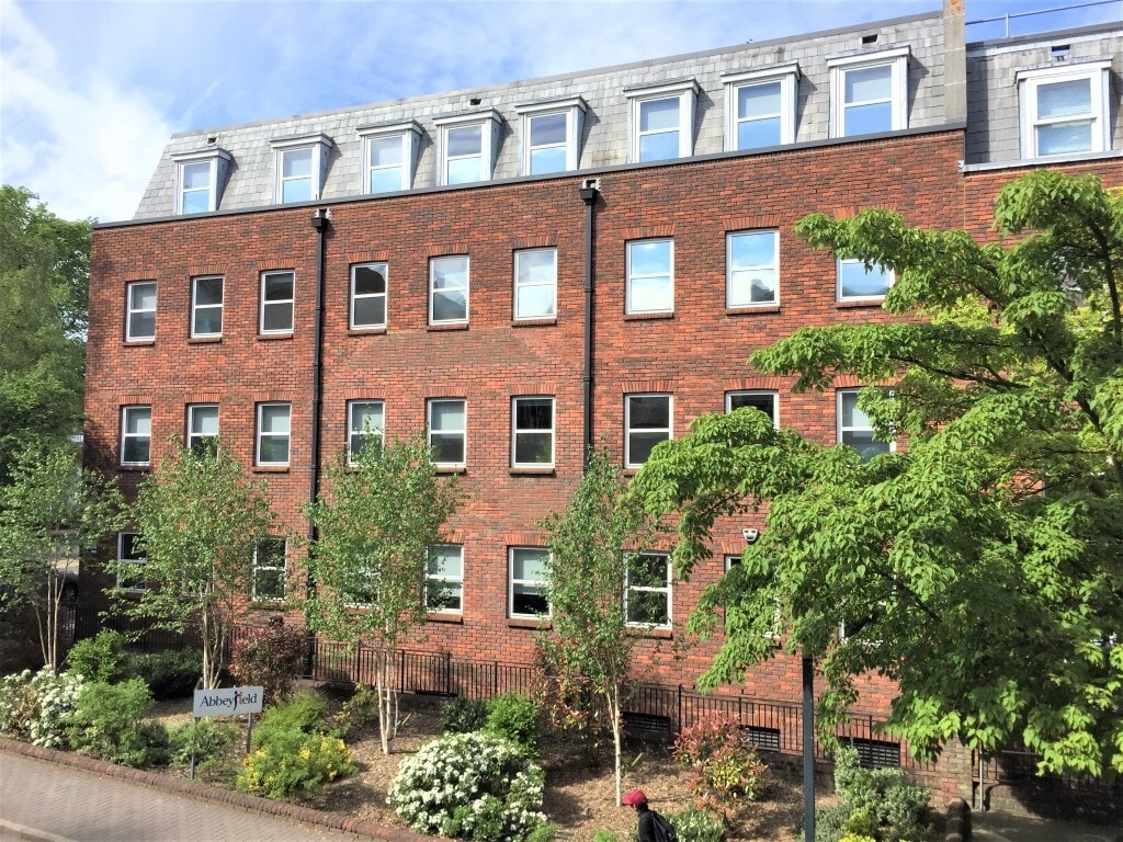 45-49 Victoria St, St Albans to rent Building Photo- Image 1 of 4