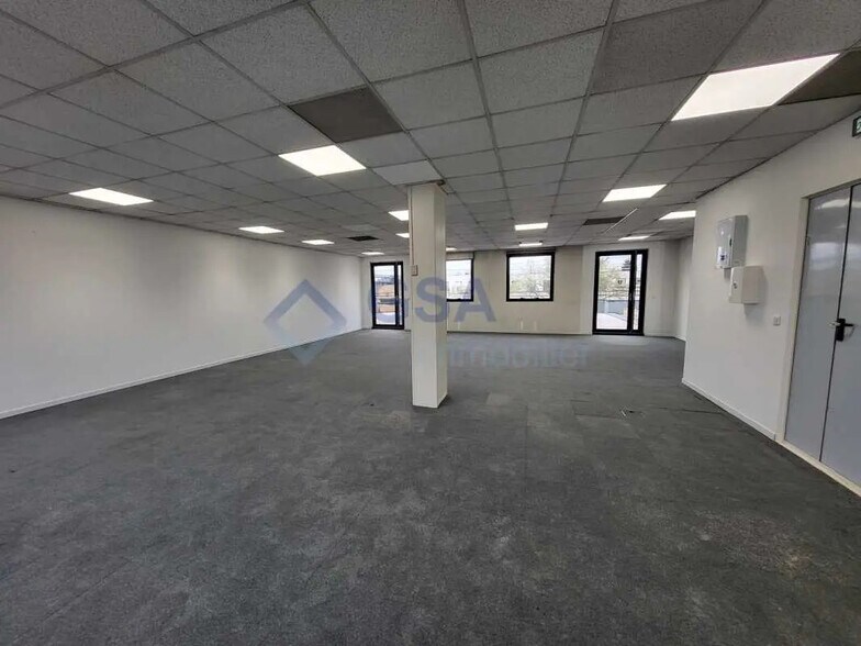 Office in Massy to rent - Building Photo - Image 1 of 7