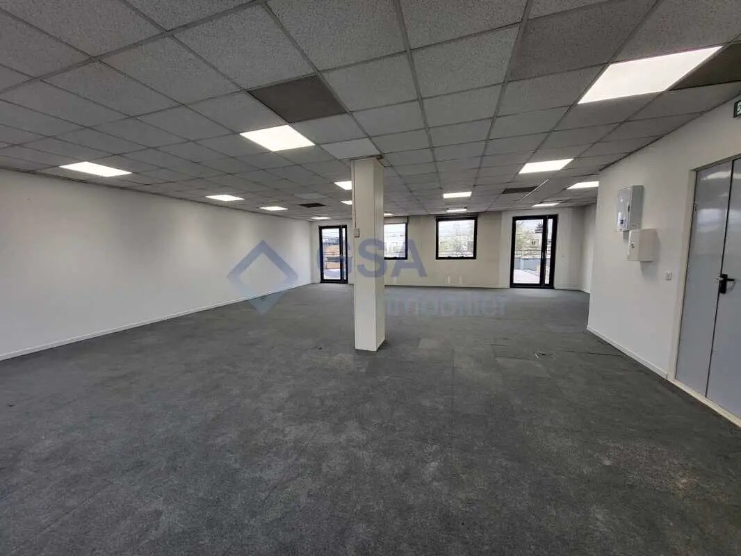 Office in Massy to rent Building Photo- Image 1 of 8