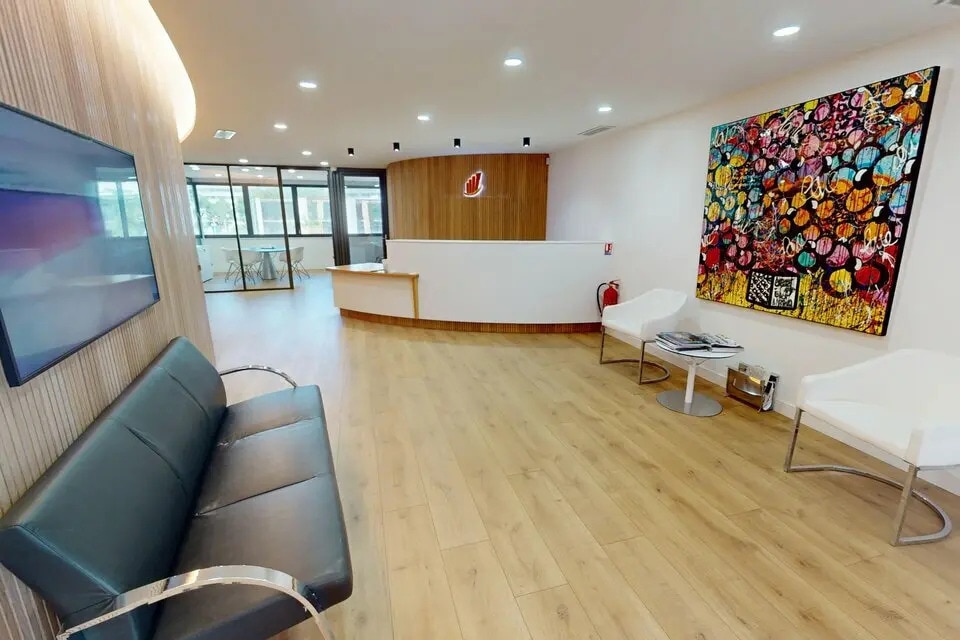 Vente Bureaux 393 m² - Photo 1