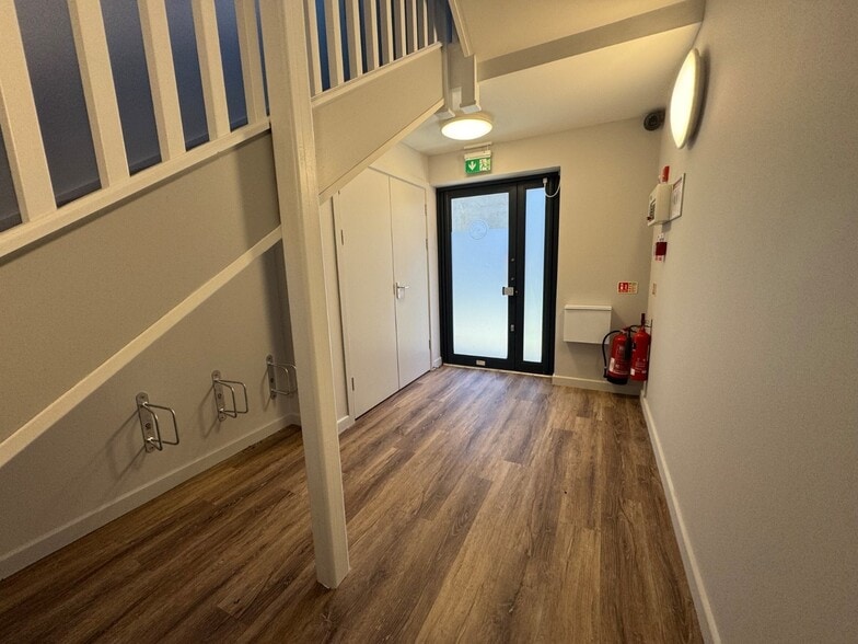 Bath Pl, Worthing to rent - Interior Photo - Image 2 of 11