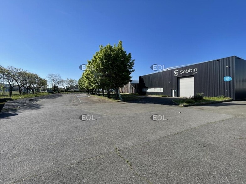 Light Industrial in SAINT-OUEN-L'AUMONE to rent - Building Photo - Image 2 of 8
