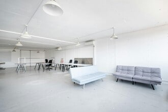 22-27 The Oval, London to rent Interior Photo- Image 1 of 10