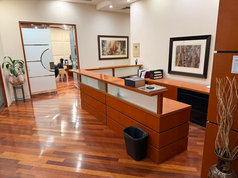 4646 Dufferin St, Toronto, ON to rent - Building Photo - Image 3 of 4