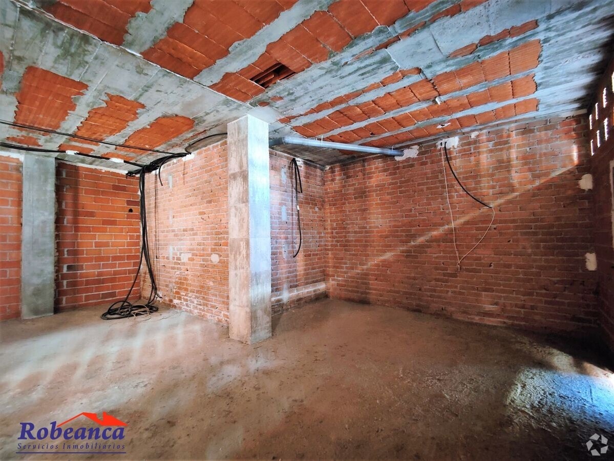 Ávila, AVI 05003 - Unit Puerta 06, Esc. 2 -  - Interior Photo - Image 2 of 3