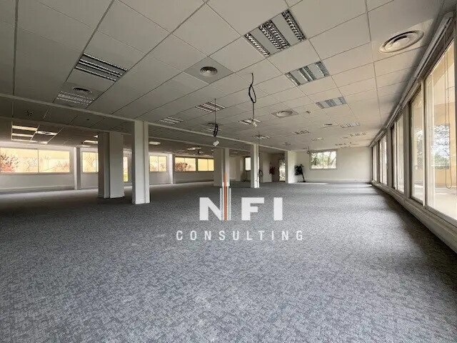 Office in Valbonne to rent - Interior Photo - Image 3 of 5