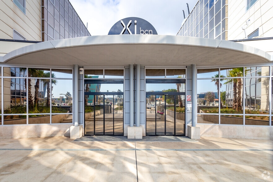 Office in El Prat de Llobregat, Barcelona to rent - Building Photo - Image 3 of 4