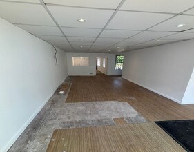 8 High St, Caterham for rent Interior Photo- Image 1 of 3