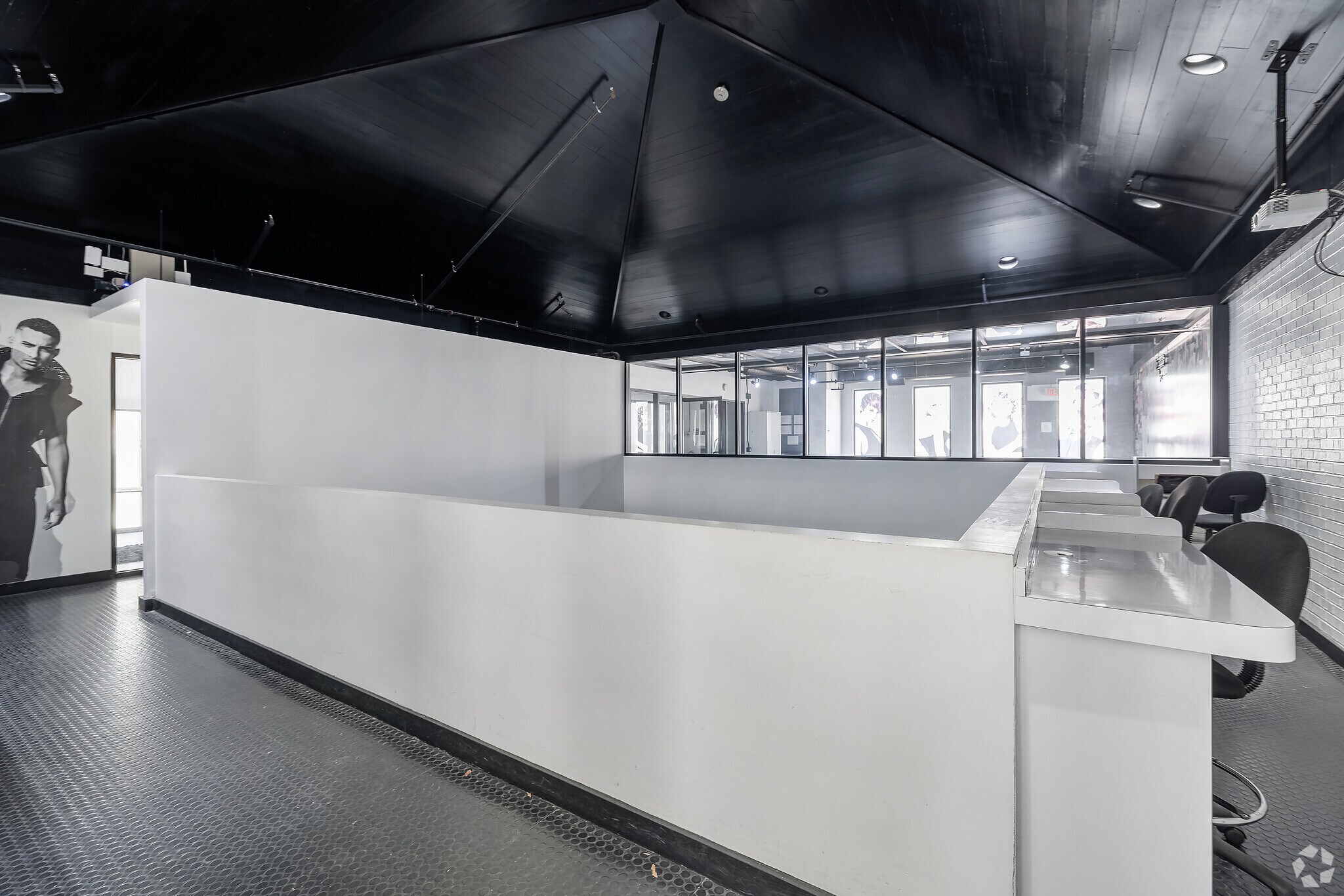 464 N Fairfax Ave, Los Angeles, CA to rent Interior Photo- Image 1 of 7