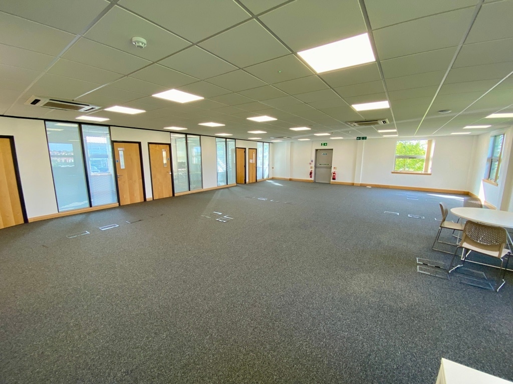 731 Capability Green, Luton to rent Interior Photo- Image 1 of 7