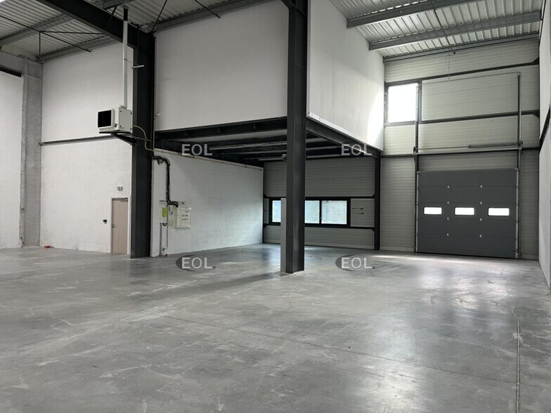 Light Industrial in Conflans-Sainte-Honorine to rent - Building Photo - Image 2 of 5