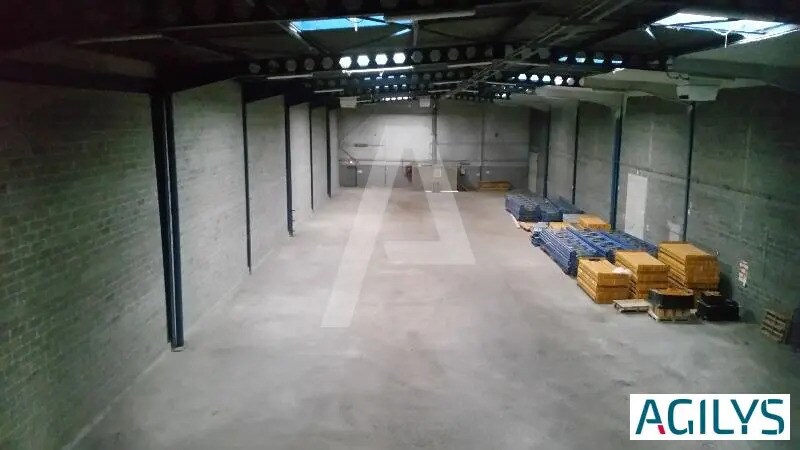 Industrial in Wissous to rent - Building Photo - Image 1 of 5