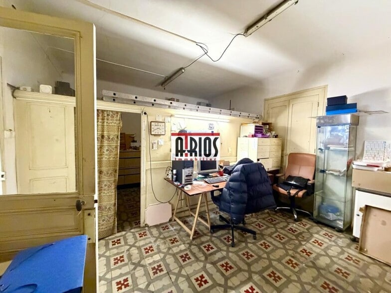 Retail in Hyères to rent - Interior Photo - Image 3 of 4