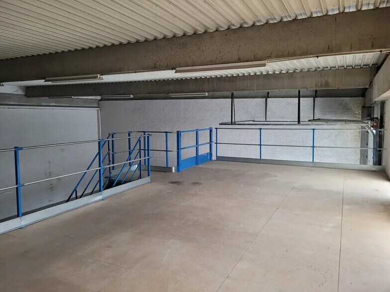 Industrial in Toulouse to rent - Interior Photo - Image 2 of 2