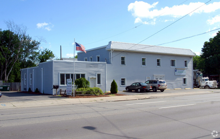 1035-1035 E Saginaw St, Lansing, MI for sale - Building Photo - Image 3 of 19