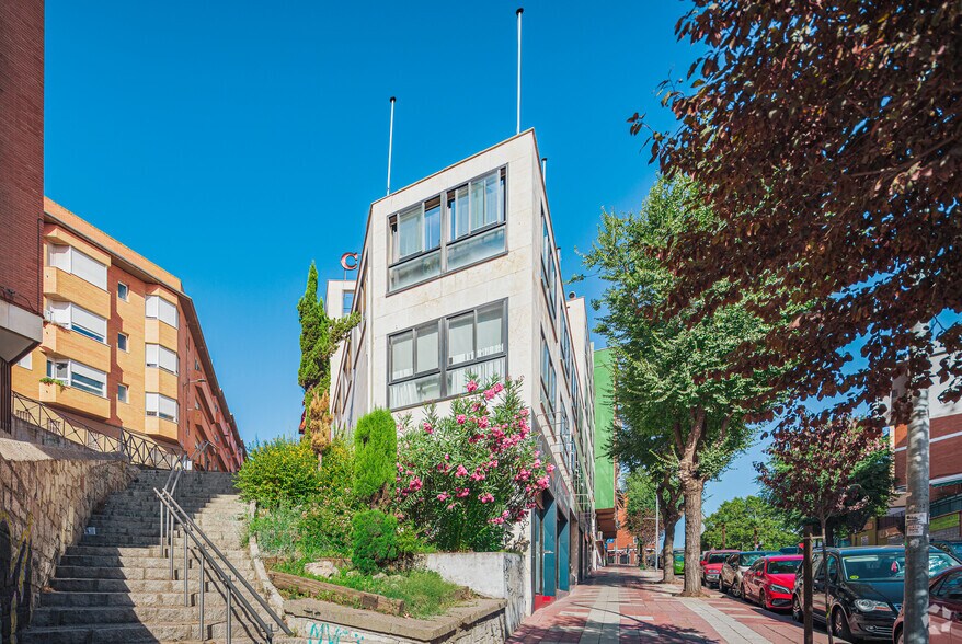 Calle Doctor Fleming, 6, San Sebastián de los Reyes, Madrid to rent - Building Photo - Image 2 of 3