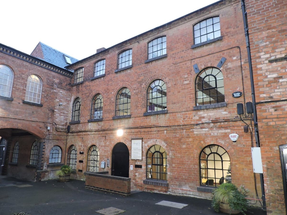 Albert St, Redditch to rent Building Photo- Image 1 of 6