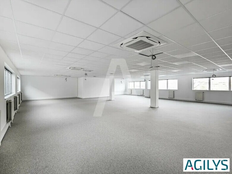 Office in Massy to rent - Building Photo - Image 2 of 10