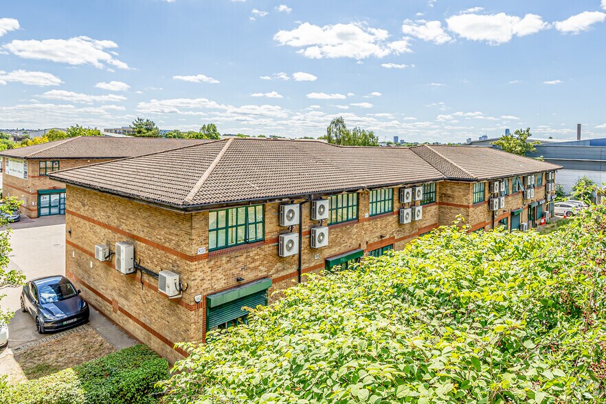 Great Central Way, London to rent - Primary Photo - Image 1 of 3