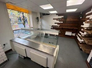 3 Huddersfield Rd, Honley to rent Interior Photo- Image 2 of 3