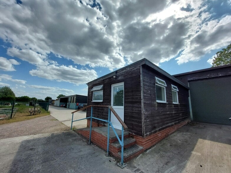 Infield Ln, Retford to rent - Building Photo - Image 1 of 4