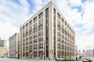 1000 Rue Saint-Antoine O, Montréal, QC for rent Building Photo- Image 1 of 11