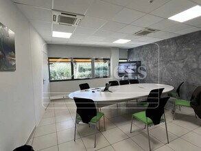 Office in Aix-en-Provence to rent Building Photo- Image 2 of 13