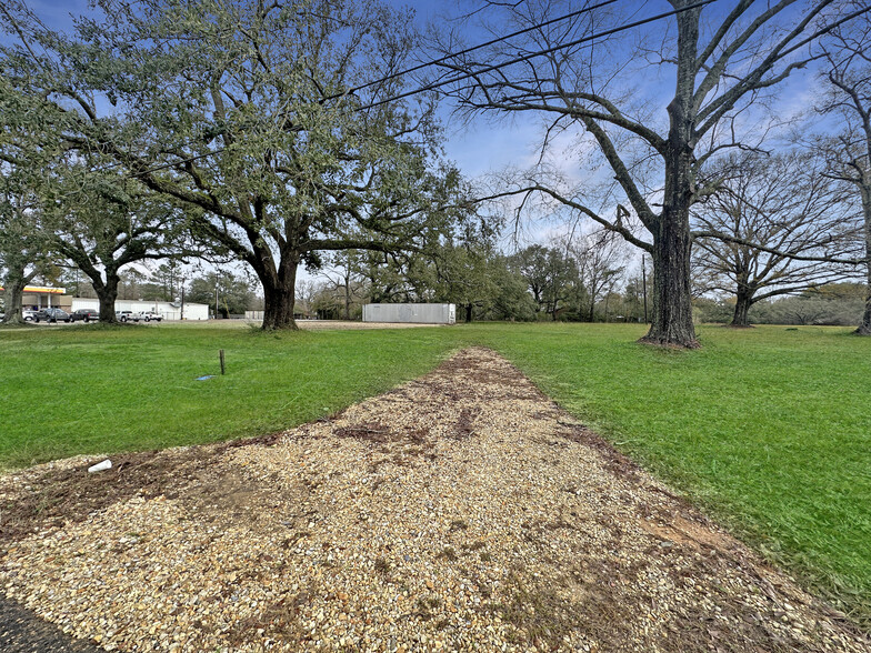 78456 Highway 437, Covington, LA for rent - Primary Photo - Image 1 of 8