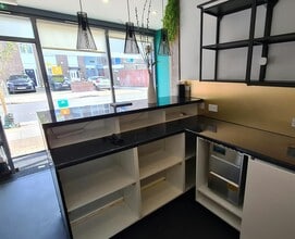 361A Roman Rd, London to rent Interior Photo- Image 2 of 7