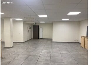 Retail in Lyon to rent Interior Photo- Image 2 of 6